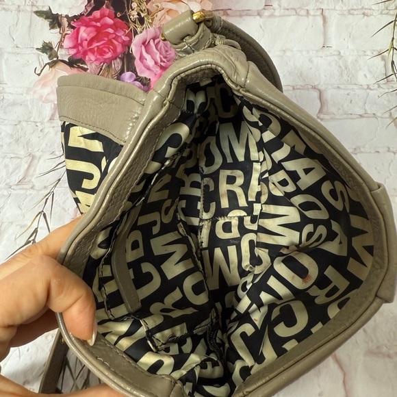 Marc by Marc Jacobs Gray Beige Leather Crossbody Bag - Picture 8 of 12